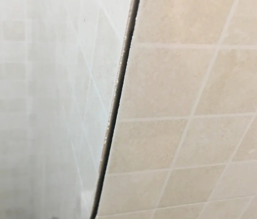 法库瓷砖空鼓维修公司分享阳台瓷砖脱落的修复过程可以分为以下几个步骤