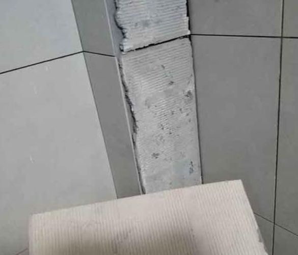 法库瓷砖空鼓维修公司分享下厨房瓷砖脱落的补救措施。